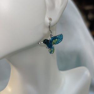 #572✅ Hummingbird pierced earrings